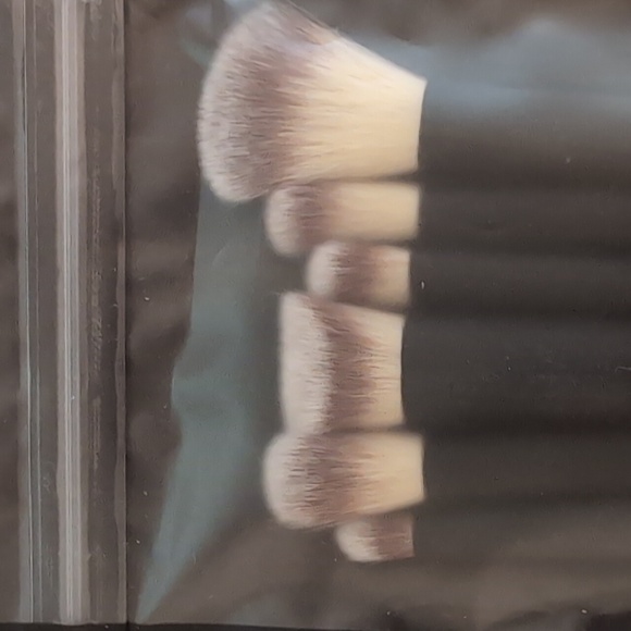 LITHE BEAUTY Everyday Brush Set - Picture 2 of 3